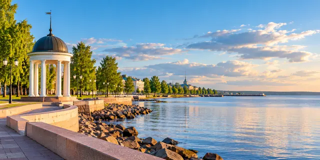 Набережная Онежского озера в Петрозаводске